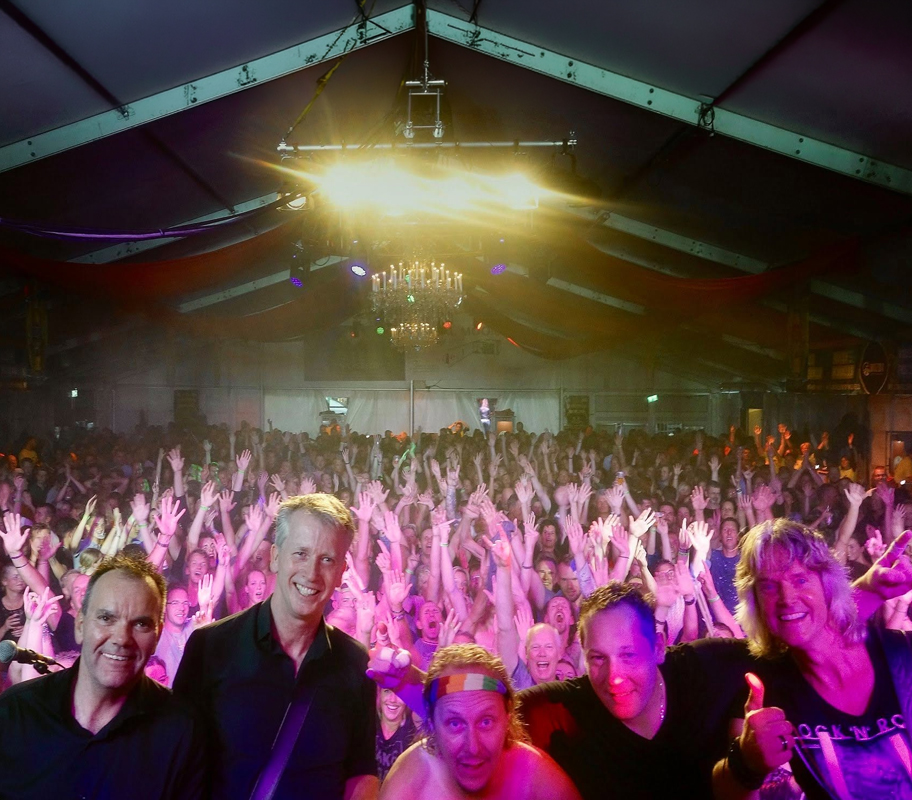Feesttent kermis Heemskerk Paper Plane
